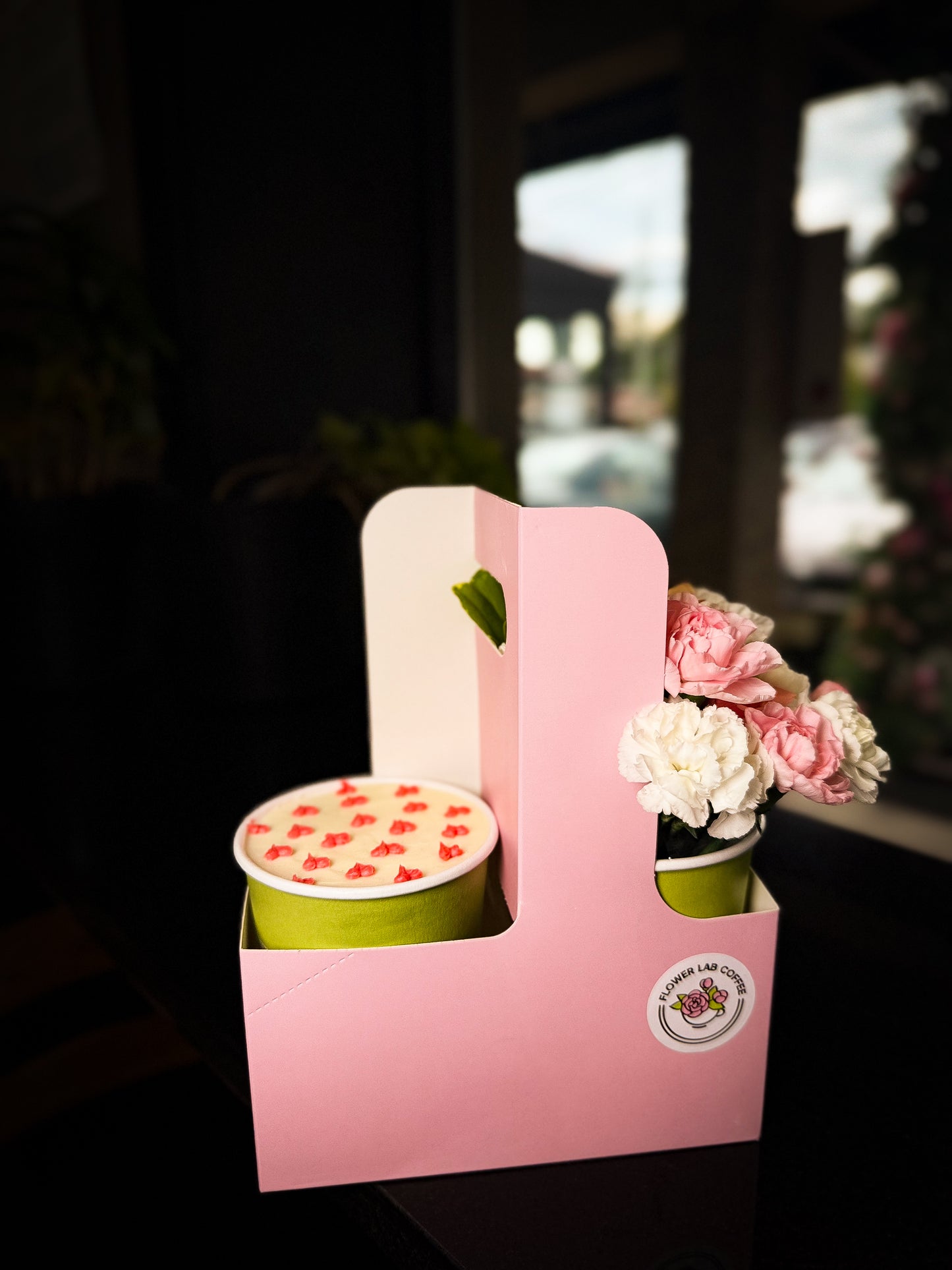Cake & Flowers Gift Set