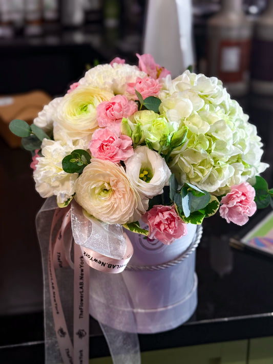 Whispering Petals – Luxury Flower Box