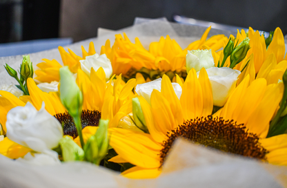 Sunlit Elegance – Sunflower & Lisianthus Bouquet